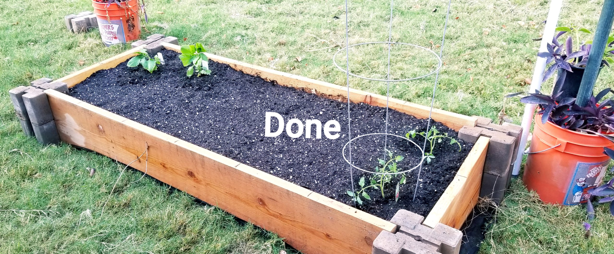 Raised garden bed